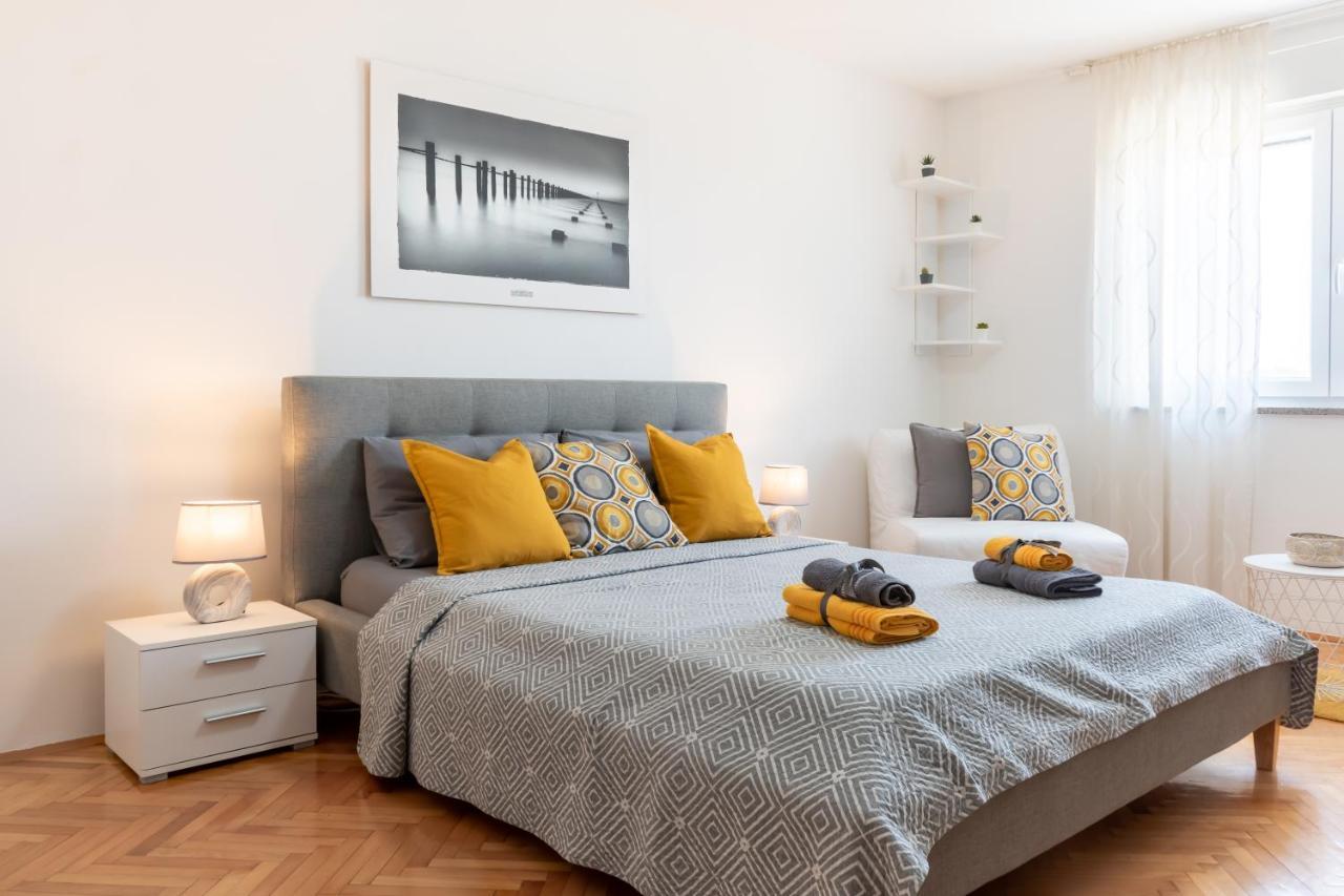 Apartment Dorrea Pula Exterior photo